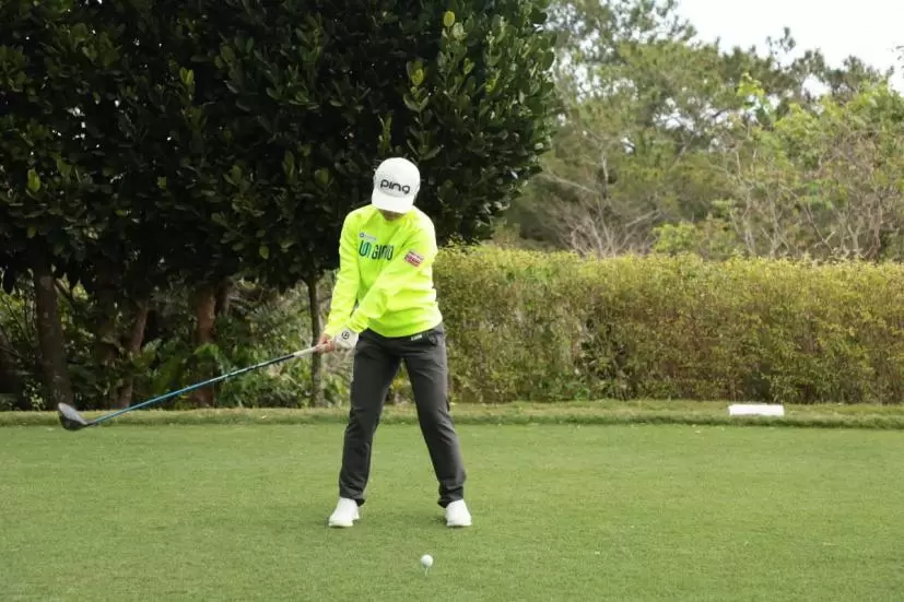 宮澤美咲ドライバースイング