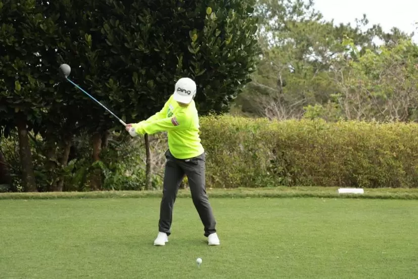 宮澤美咲ドライバースイング