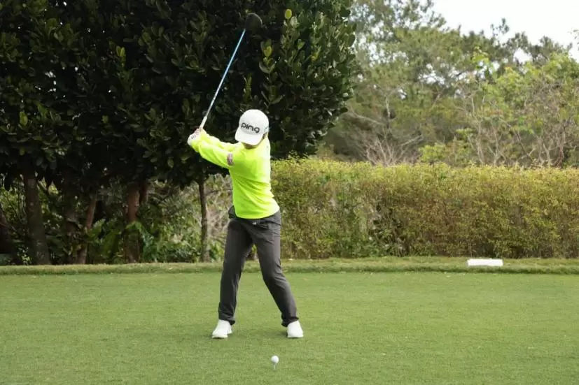 宮澤美咲ドライバースイング