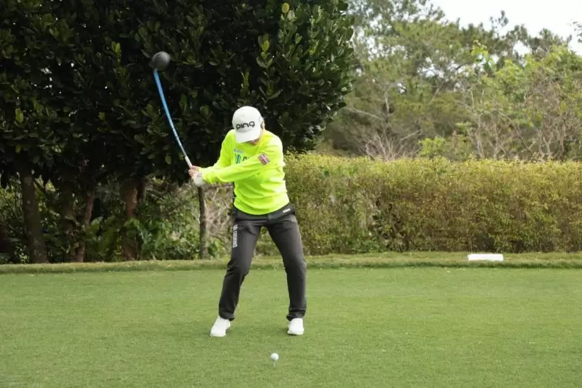 宮澤美咲ドライバースイング