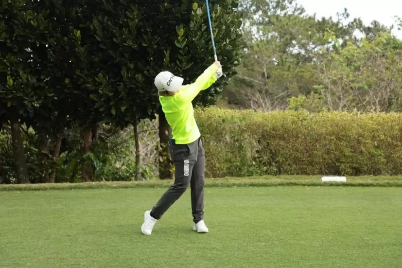 宮澤美咲ドライバースイング