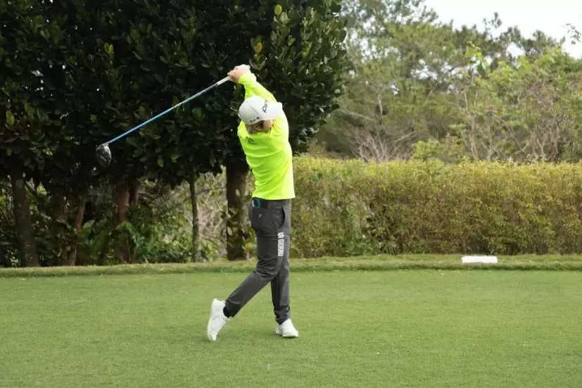 宮澤美咲ドライバースイング