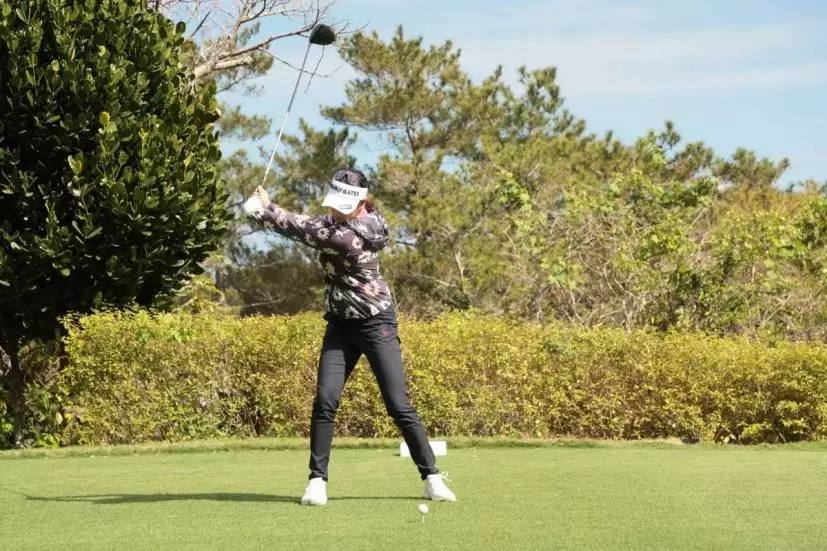 原英莉花のドライバースイング