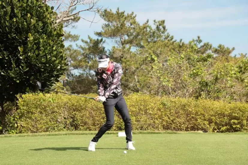 原英莉花のドライバースイング