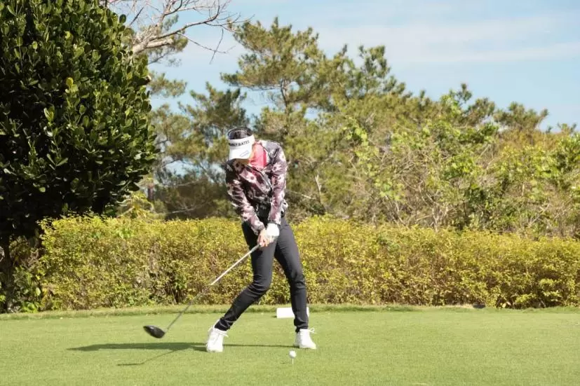 原英莉花のドライバースイング