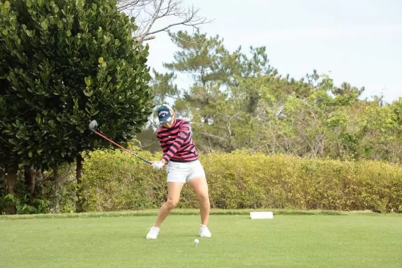 上田桃子のドライバースイング