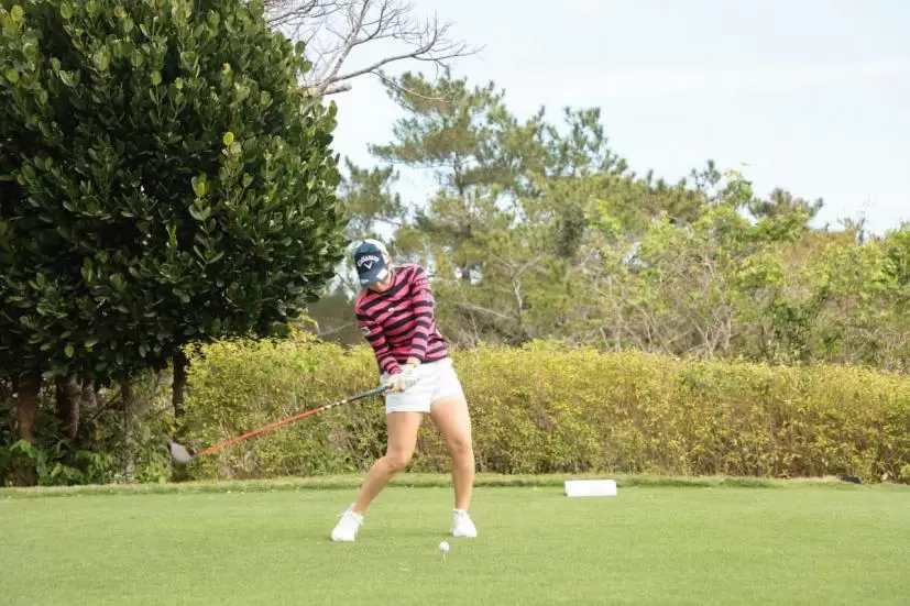 上田桃子のドライバースイング