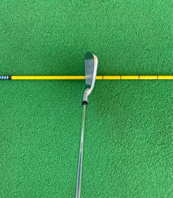 ターゲットラインに対して、リーディングエッジが直角にセット