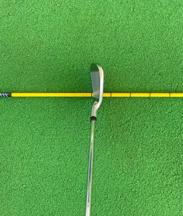 フェースを少し閉じてセット