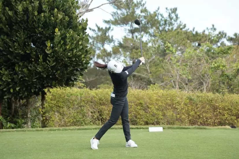 稲見萌寧のドライバースイング