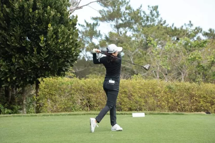 稲見萌寧のドライバースイング