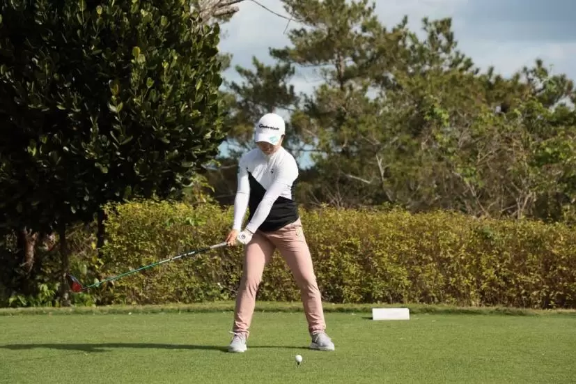 永峰咲希のドライバースイング