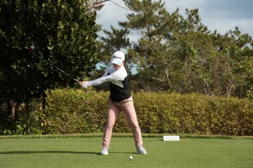 永峰咲希のドライバースイング