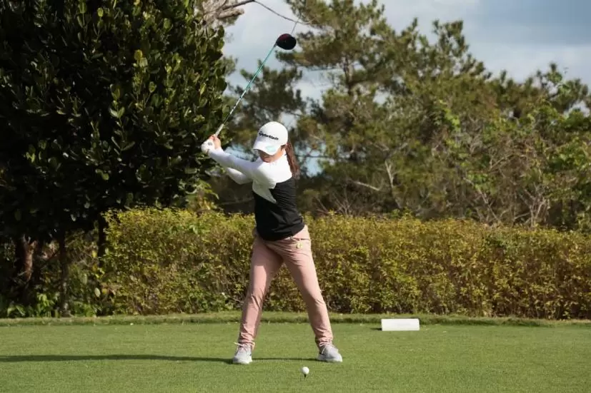 永峰咲希のドライバースイング