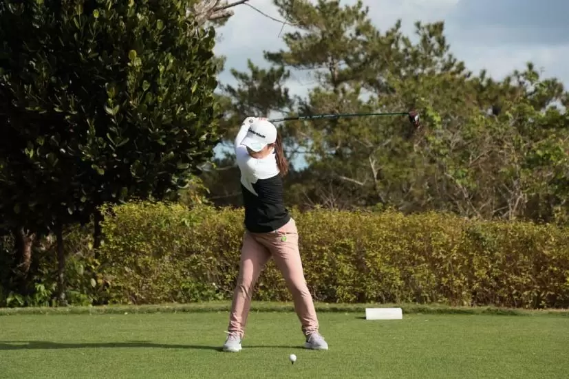 永峰咲希のドライバースイング