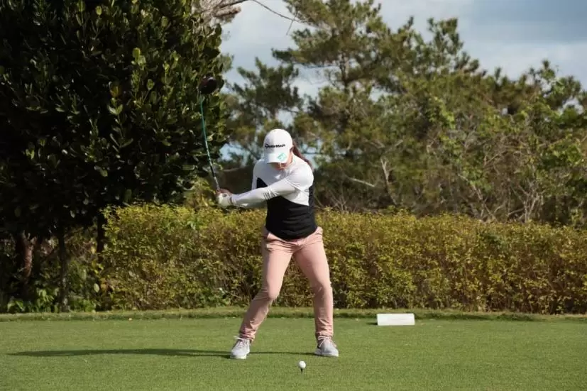 永峰咲希のドライバースイング