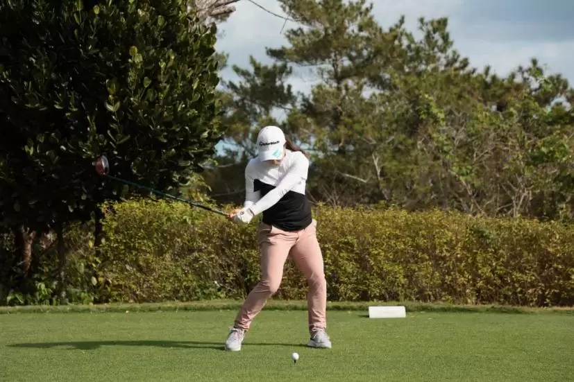 永峰咲希のドライバースイング