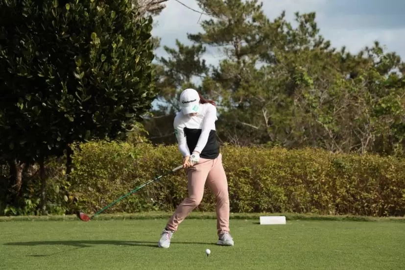 永峰咲希のドライバースイング