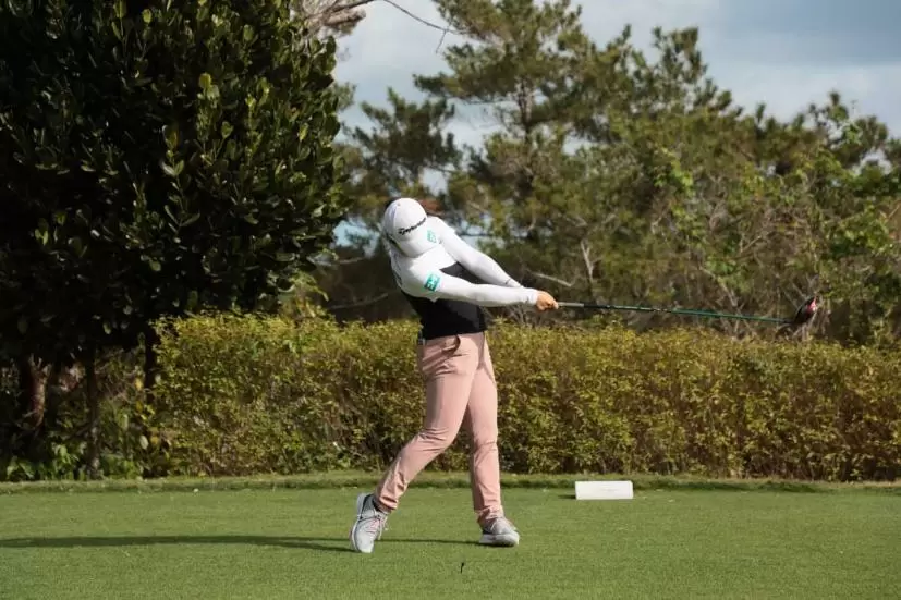 永峰咲希のドライバースイング