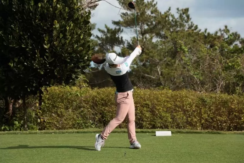 永峰咲希のドライバースイング