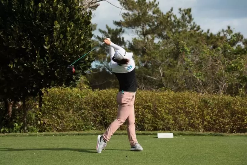 永峰咲希のドライバースイング