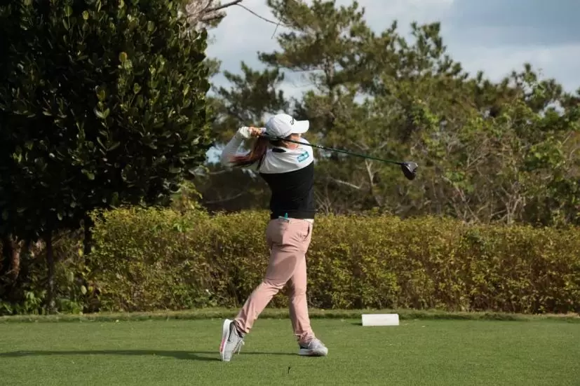 永峰咲希のドライバースイング