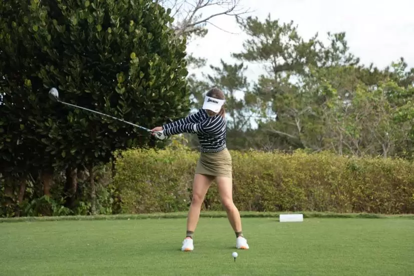 岸部桃子のドライバースイング