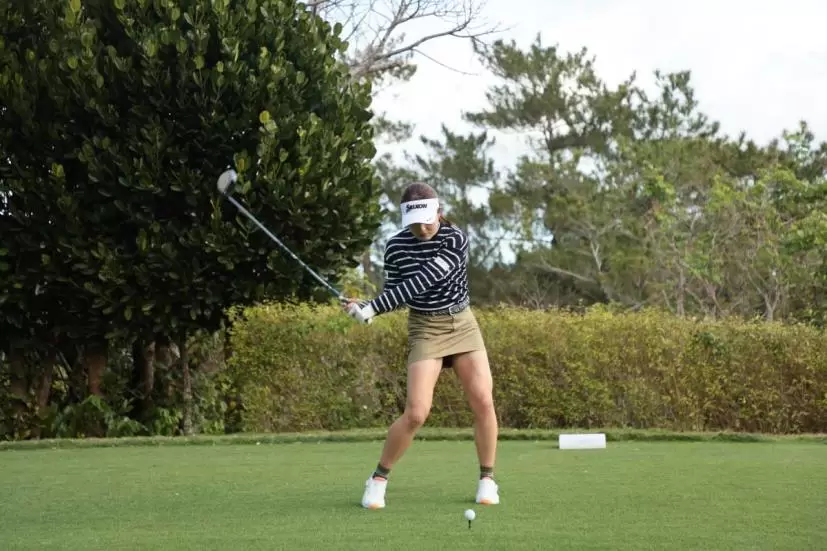 岸部桃子のドライバースイング