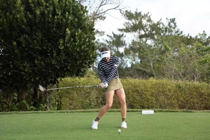 岸部桃子のドライバースイング