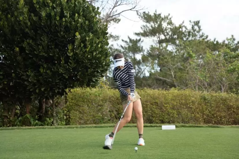 岸部桃子のドライバースイング