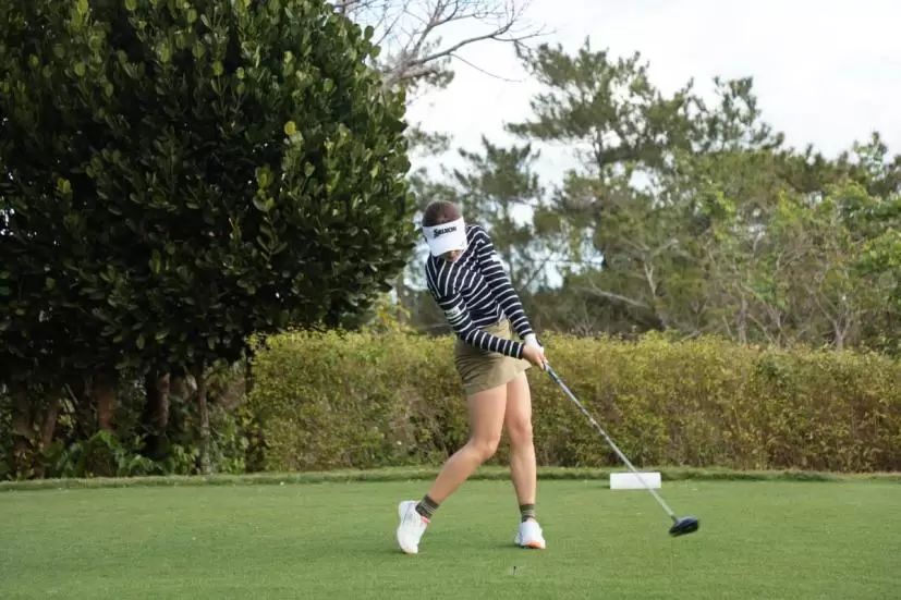 岸部桃子のドライバースイング