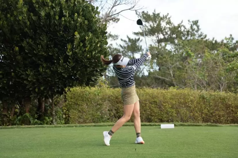 岸部桃子のドライバースイング