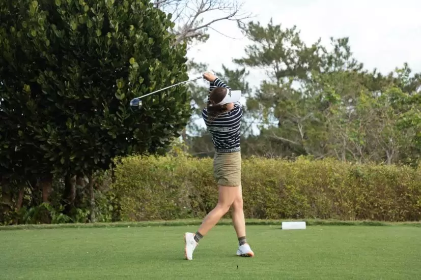 岸部桃子のドライバースイング