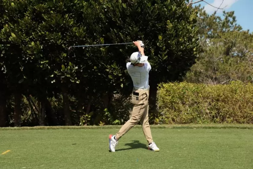 岩井千怜のドライバースイング（正面）｜フォロー③