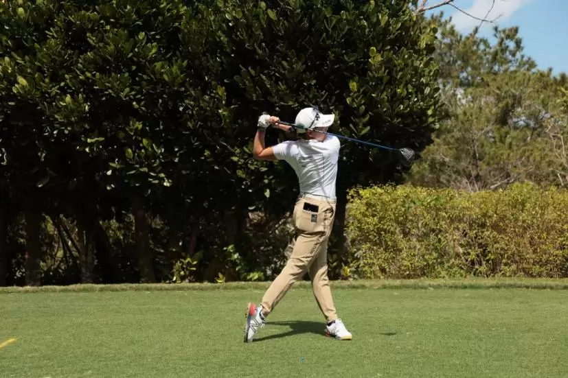 岩井千怜のドライバースイング（正面）｜フィニッシュ