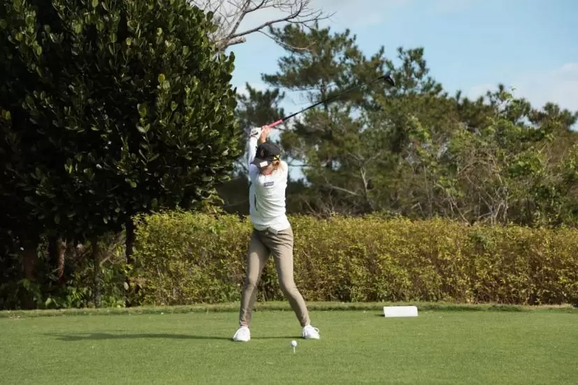 金田 久美子のドライバースイング