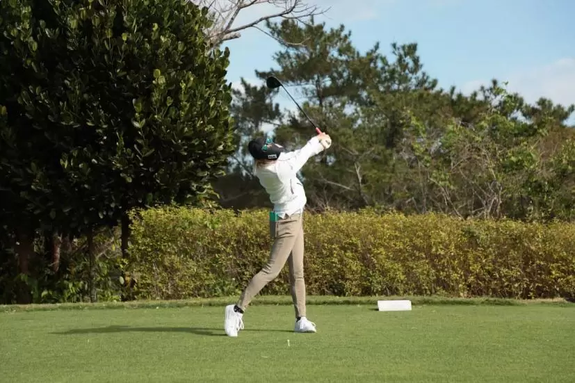 金田 久美子のドライバースイング