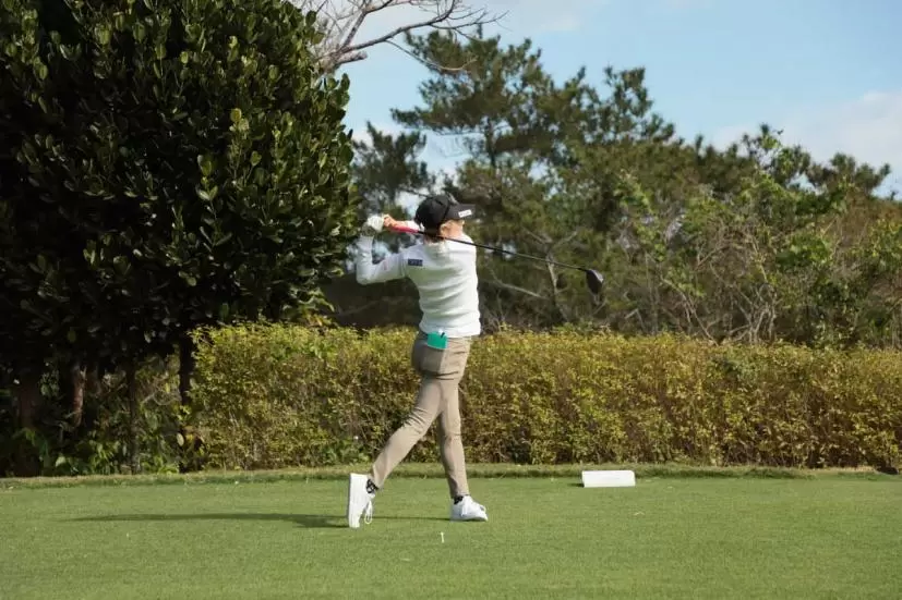 金田久美子子のドライバースイング