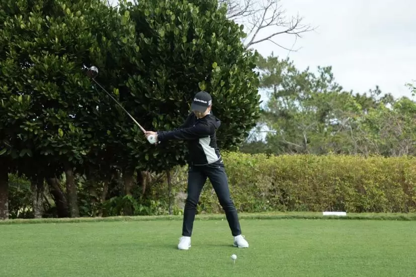 山路晶のドライバースイング