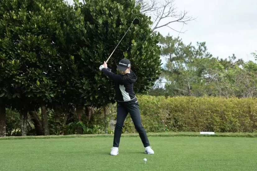 山路晶のドライバースイング