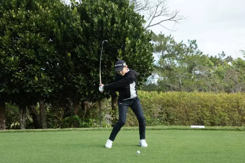 山路晶のドライバースイング