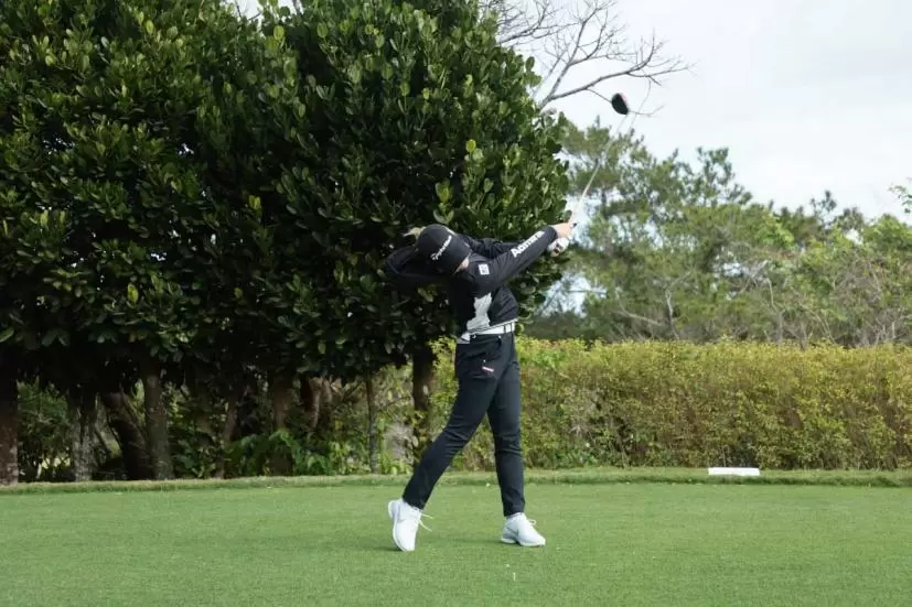 山路晶のドライバースイング