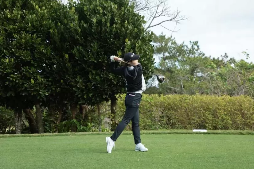 山路晶のドライバースイング