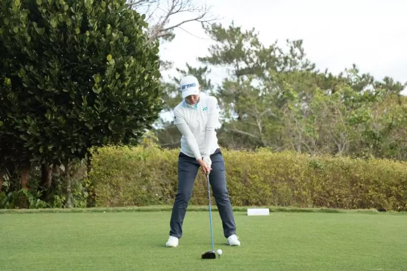 若林舞衣子のドライバースイング