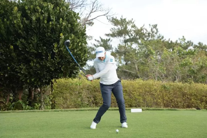 若林舞衣子のドライバースイング