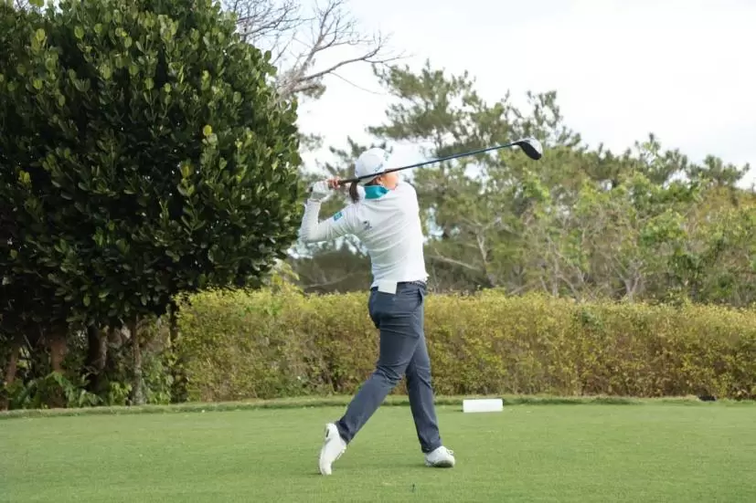 若林舞衣子のドライバースイング