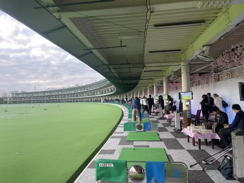 ゴルフ練習場,打席からの景色