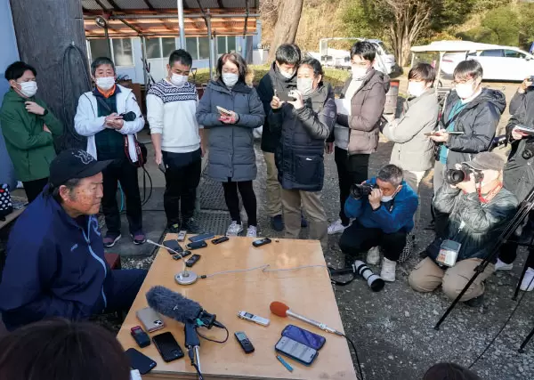 会見の席,ジャンボ尾崎