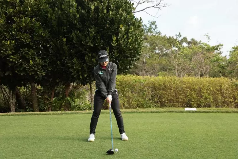 小倉彩愛のドライバースイング