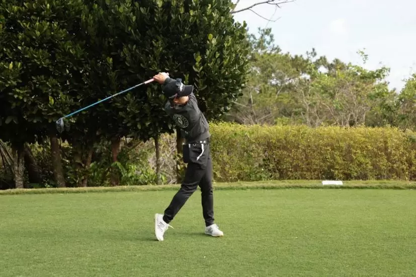 小倉彩愛のドライバースイング